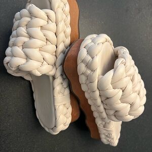 Chloe Woven Cream Sandals Wavy braided leather platform size 7.5 excellent Spine